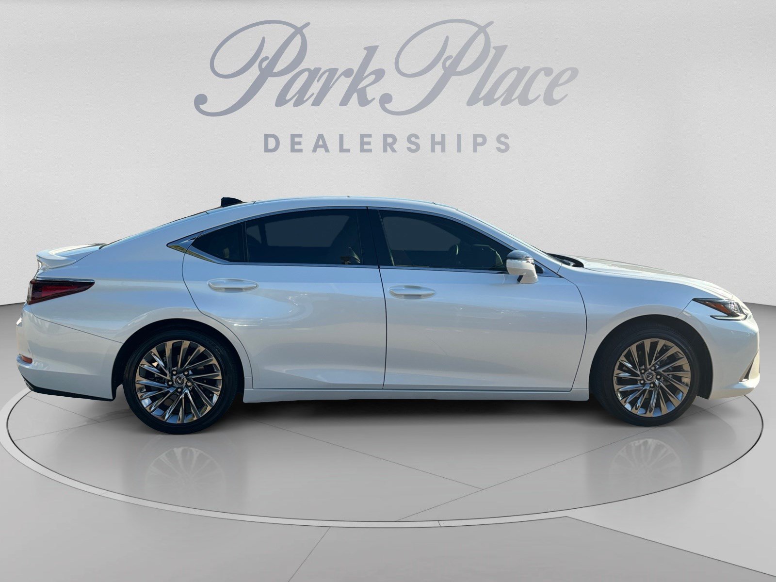 Used 2024 Lexus ES 350 Ultra Luxury w/ Accessory Package (Z2) FWD image 7
