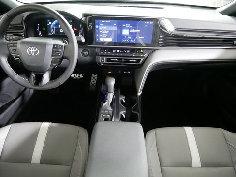 Used 2026 Toyota Camry SE AWD/4WD image 10