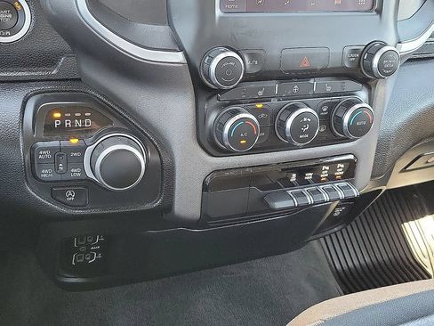Used 2022 RAM 1500 Big Horn AWD/4WD image 17