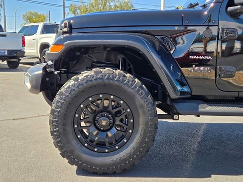 Used 2023 Jeep Wrangler Unlimited Sahara AWD/4WD image 9