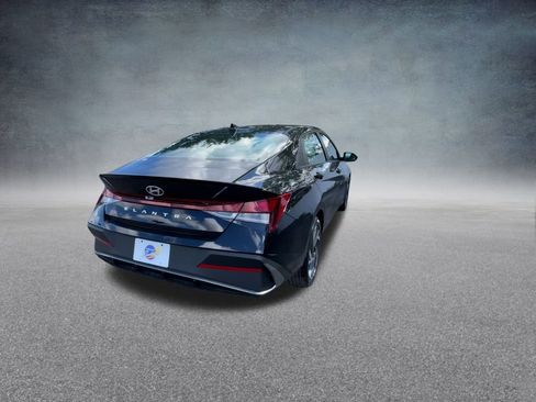 Used 2025 Hyundai Elantra Sport image 21
