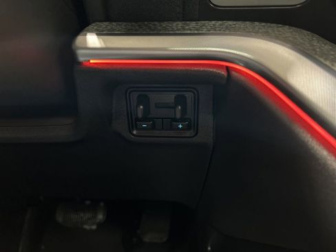 Used 2025 Ford Expedition Tremor image 17