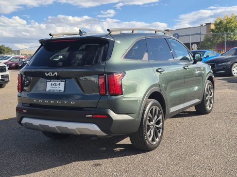 Certified 2022 Kia Sorento SX Prestige w/ Rust Color Package image 5