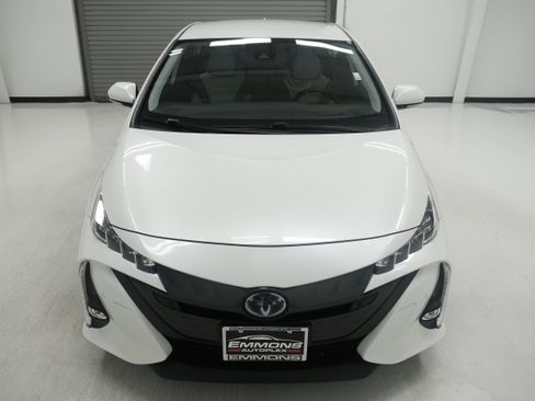 Used 2022 Toyota Prius Prime Limited FWD image 2