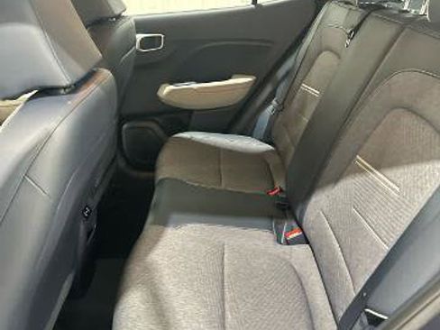 Used 2024 Hyundai Venue Limited FWD image 15