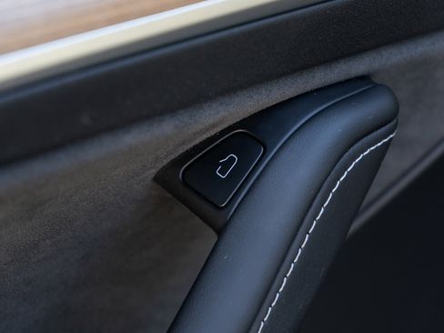 Used 2023 Tesla Model Y Long Range image 36