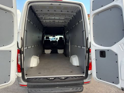 Used 2023 Mercedes-Benz Sprinter 2500 w/ Dashboard Charging Package image 5