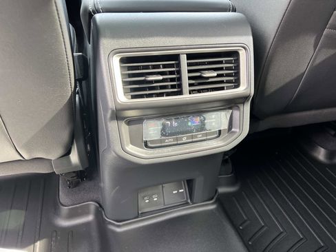 New 2026 Volkswagen Atlas SE image 14