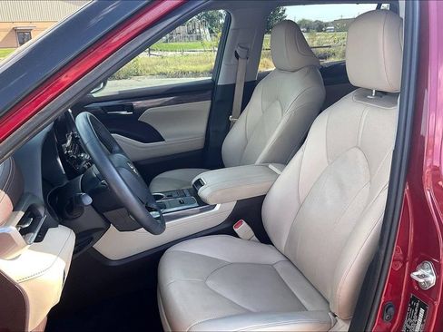 Used 2020 Toyota Highlander Limited FWD image 23