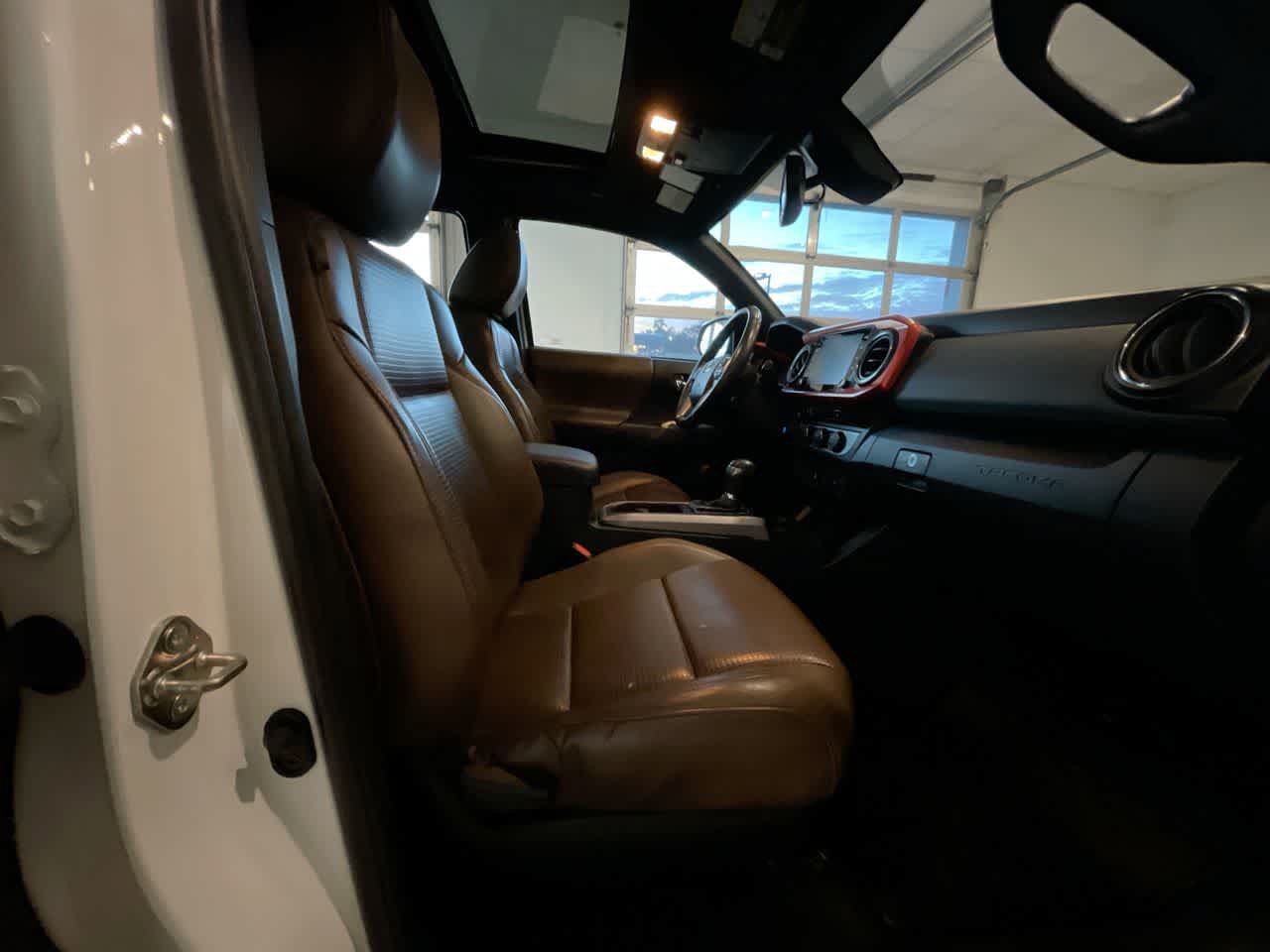 Used 2020 Toyota Tacoma Limited AWD/4WD image 25