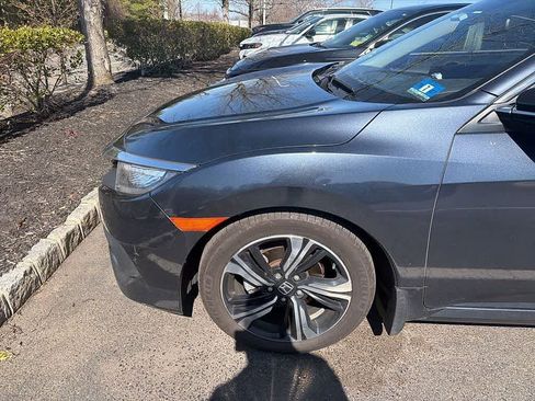 Used 2018 Honda Civic Touring image 12