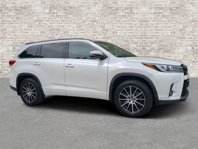 Used 2018 Toyota Highlander SE