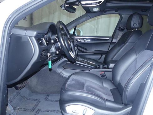 Used 2018 Porsche Macan image 18