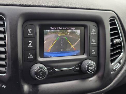 Used 2018 Jeep Compass Latitude image 24