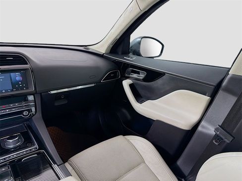 Used 2020 Jaguar F-PACE Prestige image 27