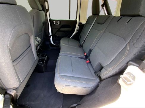 Used 2025 Jeep Wrangler Unlimited Sahara AWD/4WD image 20