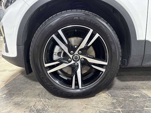 Used 2023 Volvo XC40 B5 Plus image 10