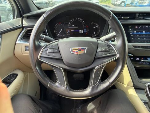 Used 2019 Cadillac XT5 FWD image 18