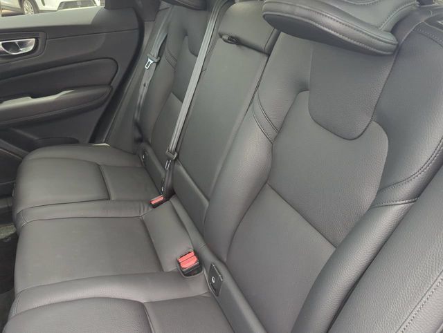 Used 2023 Volvo XC60 B5 Plus w/ Climate Package FWD image 17