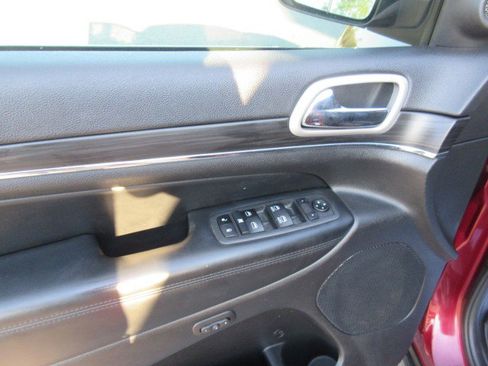 Used 2021 Jeep Grand Cherokee Limited image 16