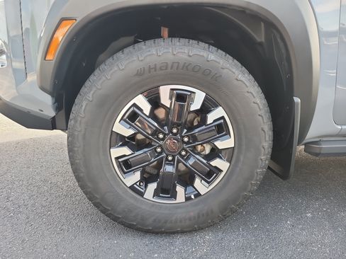 Used 2023 Nissan Frontier PRO-4X w/ Technology Package AWD/4WD image 10