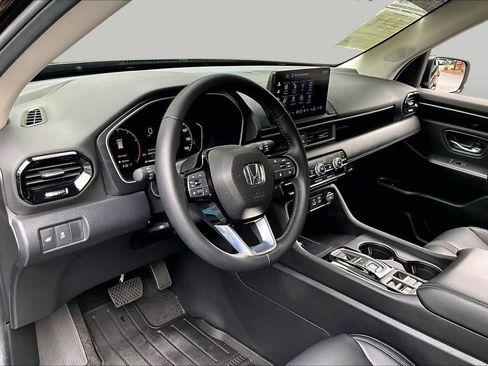 Used 2025 Honda Pilot EX-L image 16