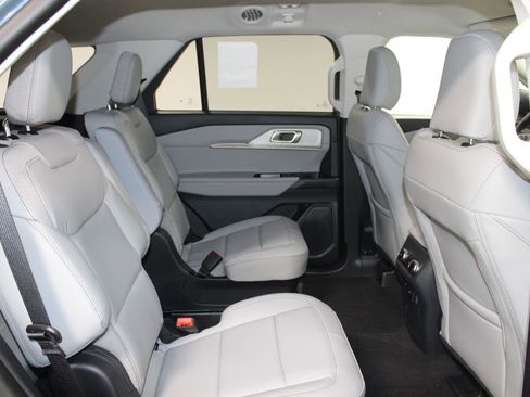 New 2026 Ford Explorer Active RWD image 31