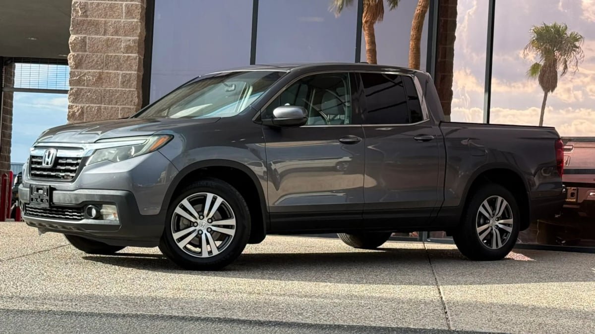 Used 2017 Honda Ridgeline RTS image 3