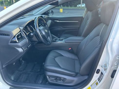 Used 2023 Toyota Camry SE w/ Cold Weather Package FWD image 9