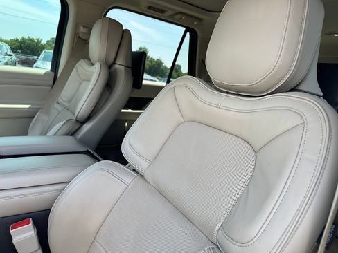 Used 2018 Lincoln Navigator Reserve w/ Technology Package AWD/4WD image 16