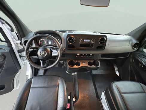 Used 2019 Mercedes-Benz Sprinter 2500 image 21