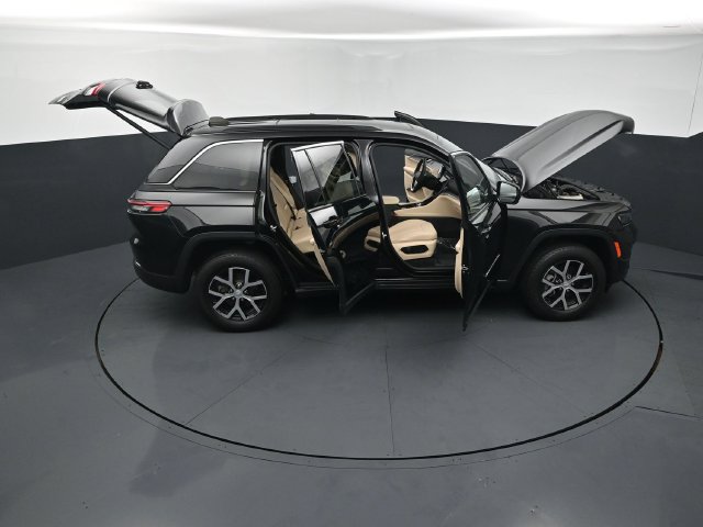 Used 2024 Jeep Grand Cherokee Limited w/ Trailer Tow Package AWD/4WD image 30