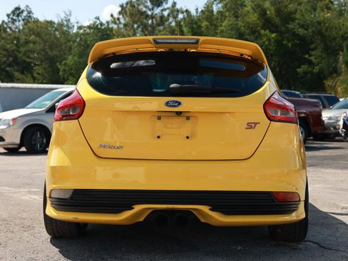 Used 2017 Ford Focus ST FWD image 7