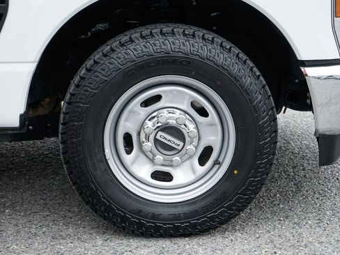 Used 2024 Ford F250 XL w/ XL Chrome Package image 40