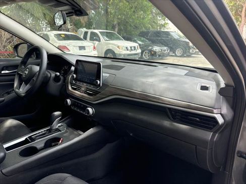 Used 2025 Nissan Altima 2.5 SV FWD image 18