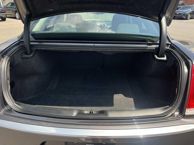 Used 2020 Chrysler 300 Touring w/ Chrome Appearance Package RWD image 10