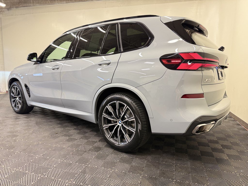 Used 2024 BMW X5 xDrive40i w/ M Sport Package AWD/4WD image 5