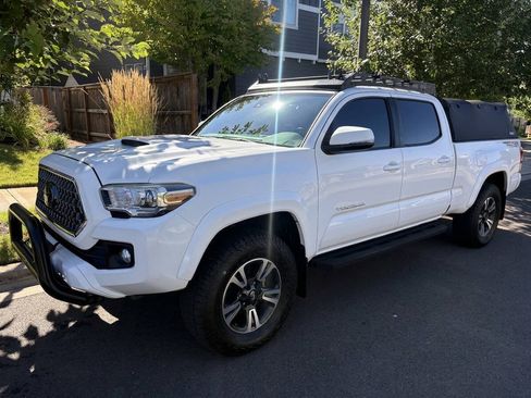 Used 2019 Toyota Tacoma TRD Sport w/ TRD Premium Sport Package AWD/4WD image 1