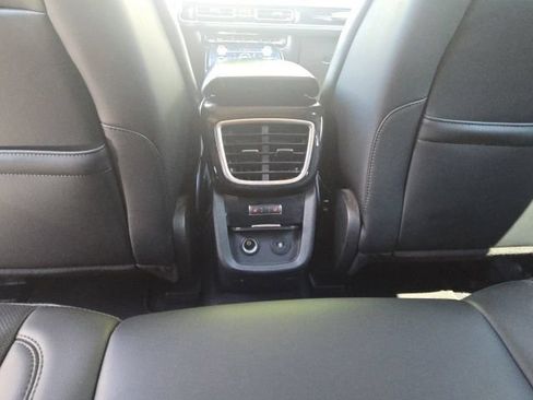 Used 2023 Lincoln Nautilus Reserve AWD/4WD image 33