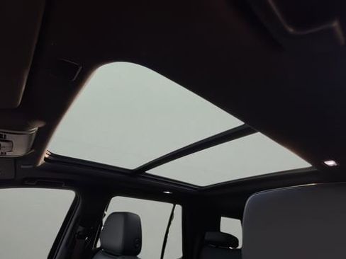 Used 2022 Chevrolet Tahoe Z71 w/ Luxury Package image 17