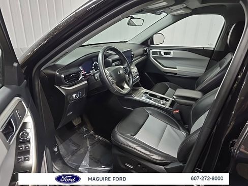 Used 2022 Ford Explorer XLT w/ Equipment Group 202A image 28