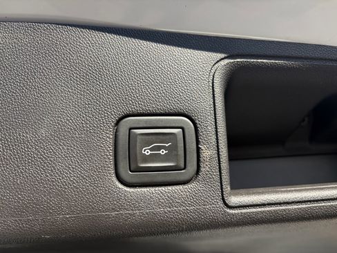 Used 2022 GMC Terrain SLE w/ Driver Convenience Package image 14