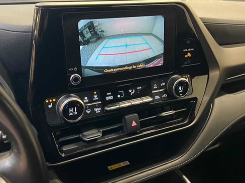 Certified 2023 Toyota Highlander XLE image 28