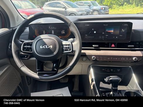 Used 2025 Kia Carnival EX FWD image 16