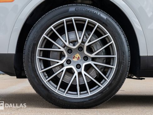 Used 2021 Porsche Cayenne S image 8