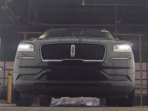 Used 2023 Lincoln Nautilus Reserve w/ Equipment Group 201A AWD/4WD image 3