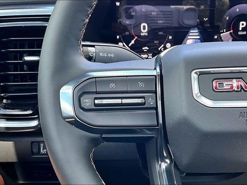 Used 2025 GMC Canyon AT4 w/ Technology Plus Package AWD/4WD image 9