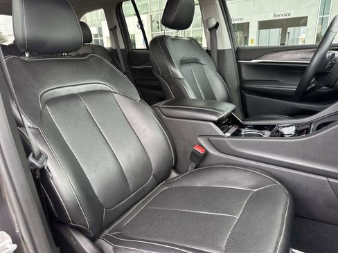 Used 2022 Jeep Grand Cherokee Limited w/ Luxury Tech Group II RWD image 11