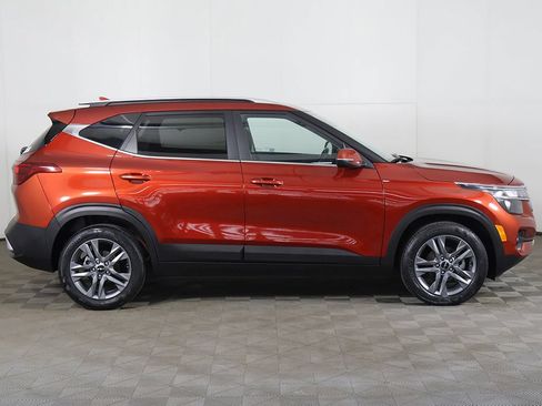 Used 2023 Kia Seltos S w/ Navigation Package FWD image 17