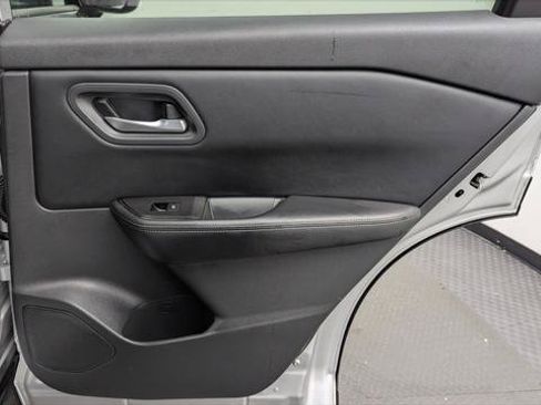 Used 2025 Nissan Rogue SV AWD/4WD image 19